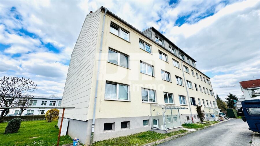 Helle modernisierte Wohnung im 1. OG eines gepfl. Mehrfamilienhauses mit Garage und Kellerraum - Rückansicht